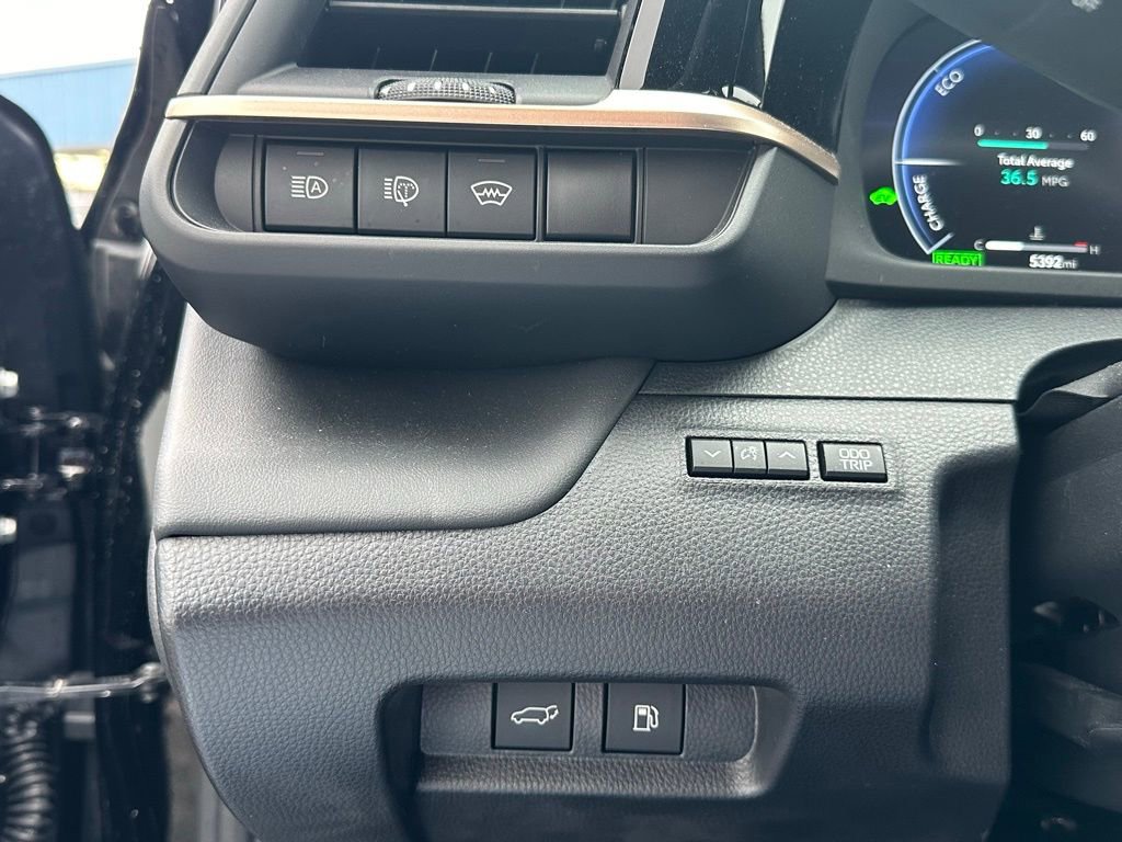 Used 2025 Toyota Crown Signia w/ Advanced Technology Package image 27