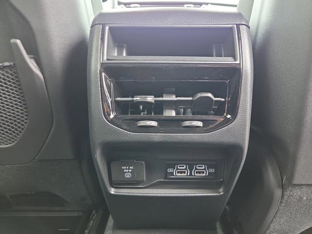 New 2025 Jeep Grand Cherokee Altitude AWD/4WD image 34