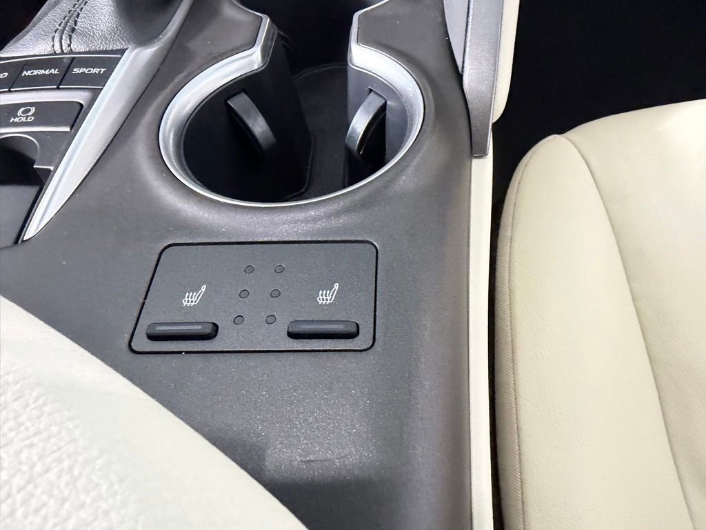 Used 2022 Toyota Camry XLE w/ Carpet Mat Package (TMS) FWD image 18