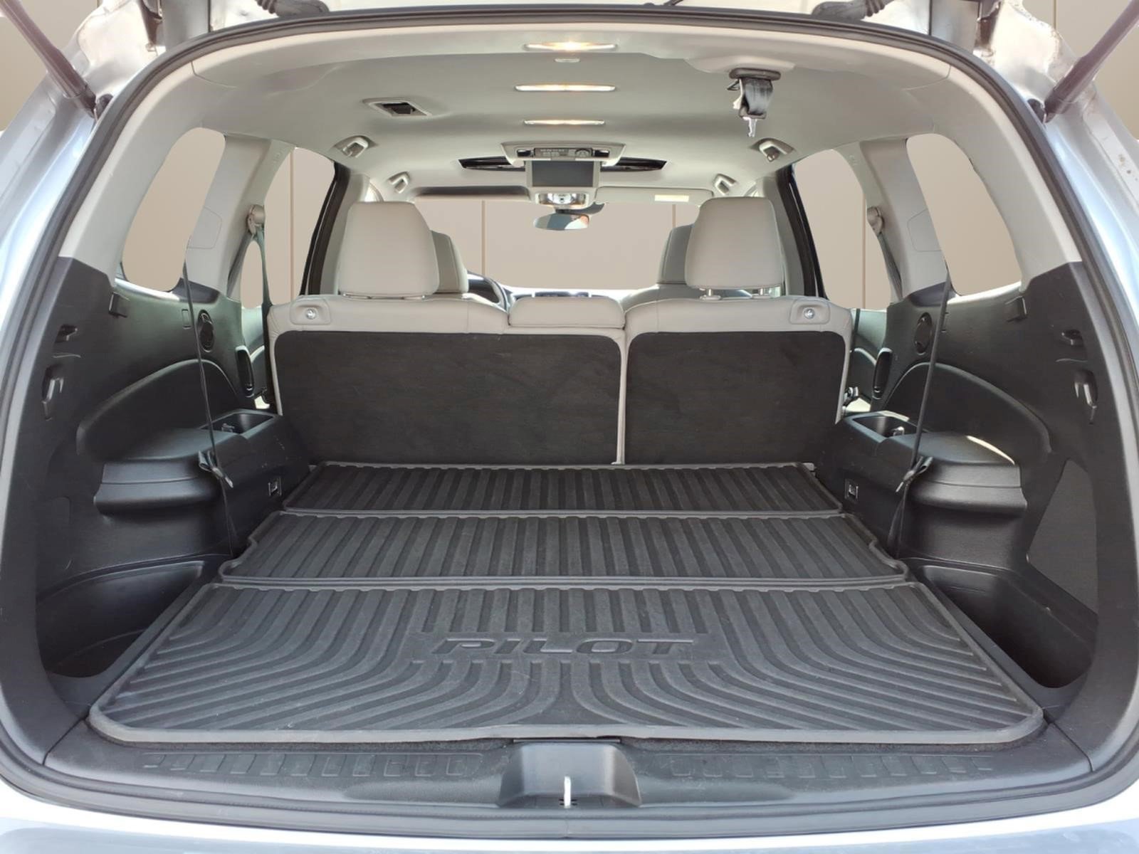 Used 2018 Honda Pilot Touring image 10