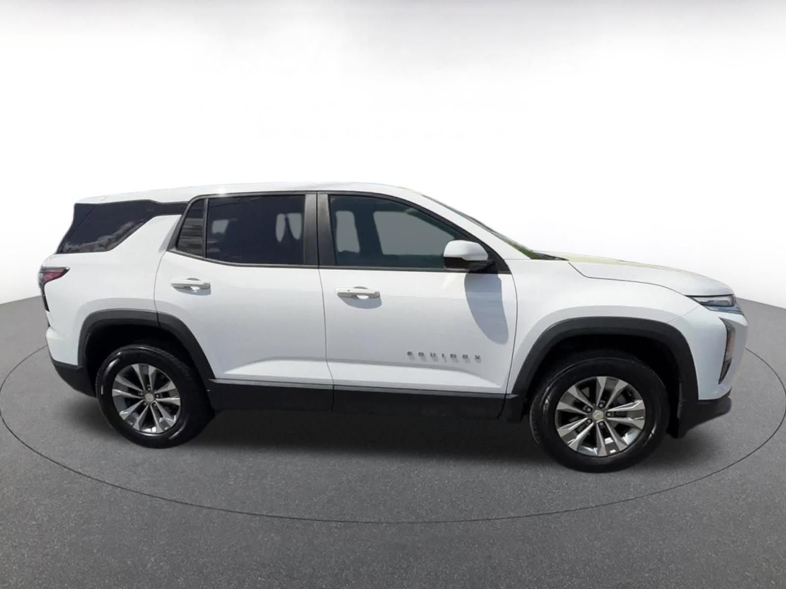 Used 2025 Chevrolet Equinox LT FWD image 16