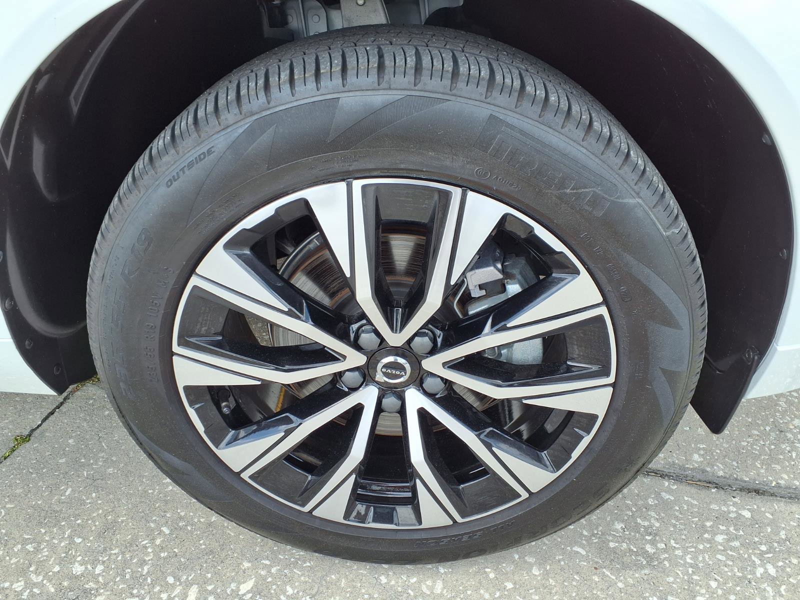 Certified 2025 Volvo XC60 B5 Core w/ Protection Package AWD/4WD image 9