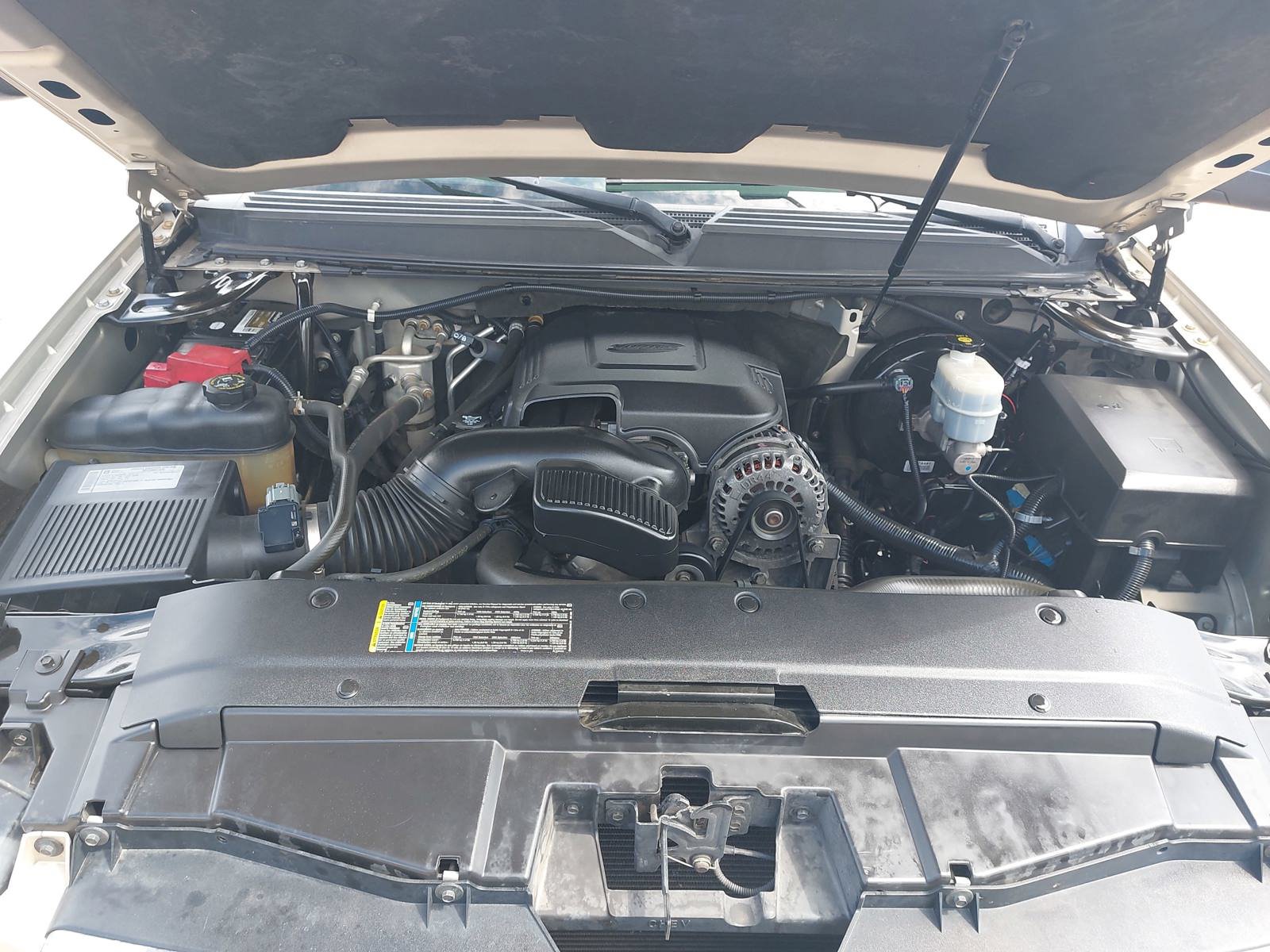 Used 2010 Chevrolet Suburban LS RWD image 25