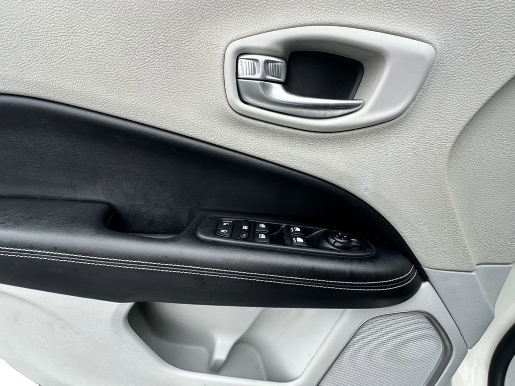 Used 2020 Jeep Compass Latitude w/ Popular Equipment Group image 11