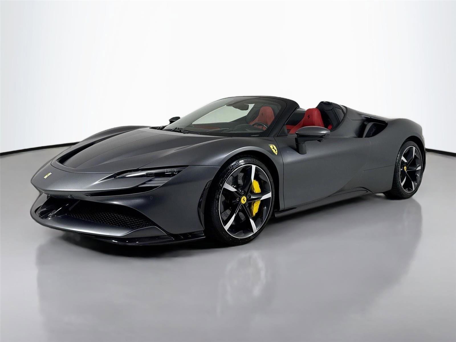 Used 2022 Ferrari SF90 Spider image 10