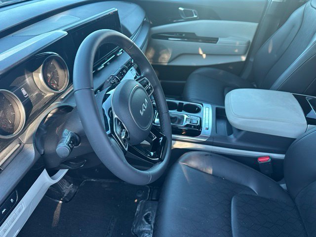 Used 2024 Kia Carnival EX FWD image 13