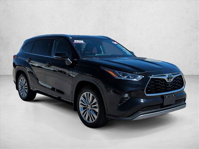 Certified 2026 Toyota Highlander Platinum AWD/4WD image 3