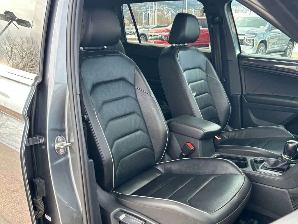 Used 2019 Volkswagen Tiguan SEL Premium R-Line w/ 3rd Row Seat Package image 19