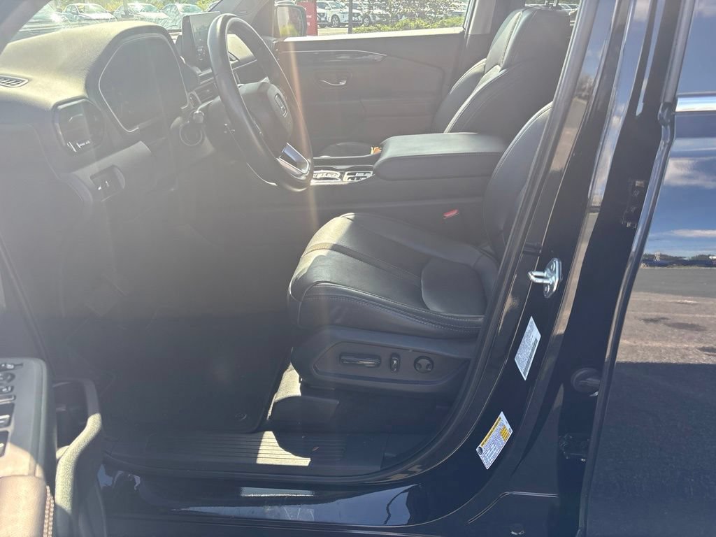 Used 2023 Honda Pilot Touring image 11