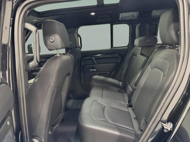 Used 2025 Land Rover Defender 110 S image 9
