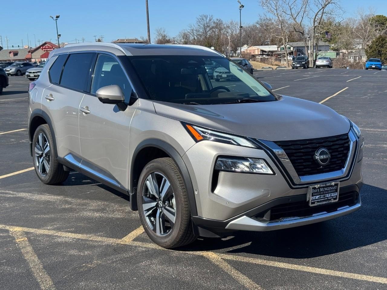 Used 2023 Nissan Rogue Platinum w/ Platinum Premium Package image 2
