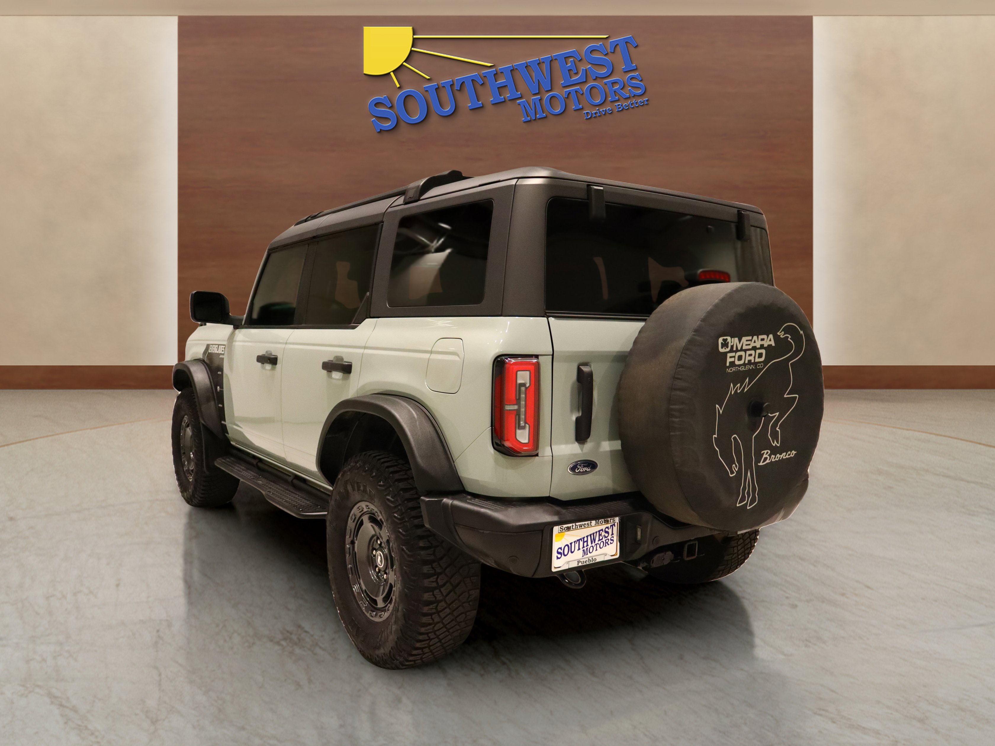 Used 2023 Ford Bronco Everglades image 2