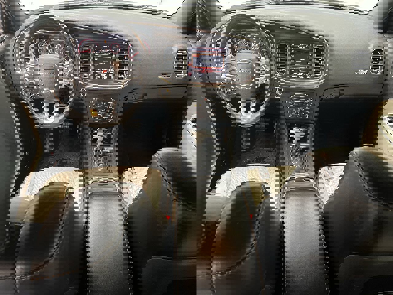 Used 2015 Dodge Charger SXT w/ AWD Plus Group image 4