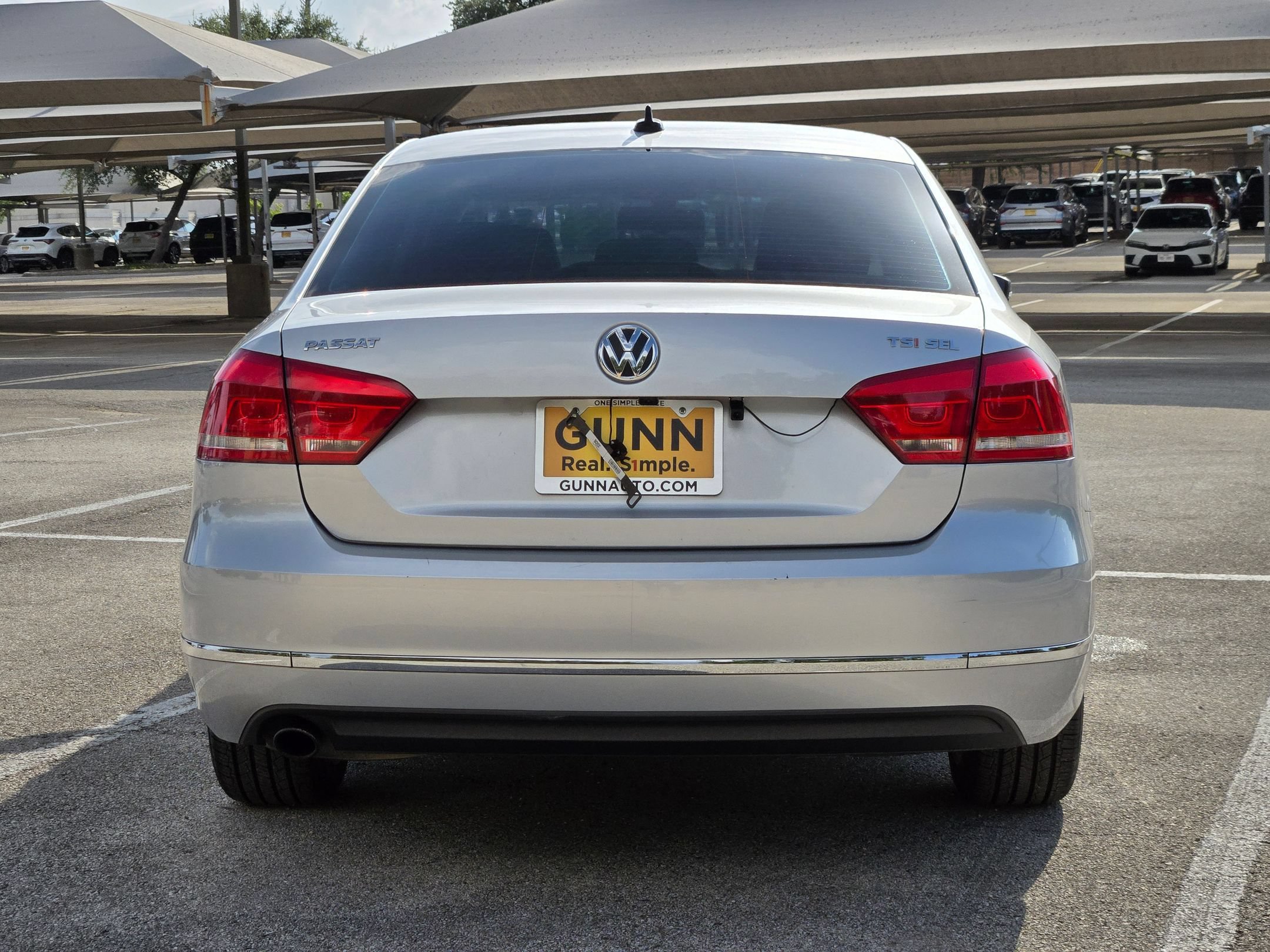 Used 2015 Volkswagen Passat 1.8T SEL Premium FWD image 4