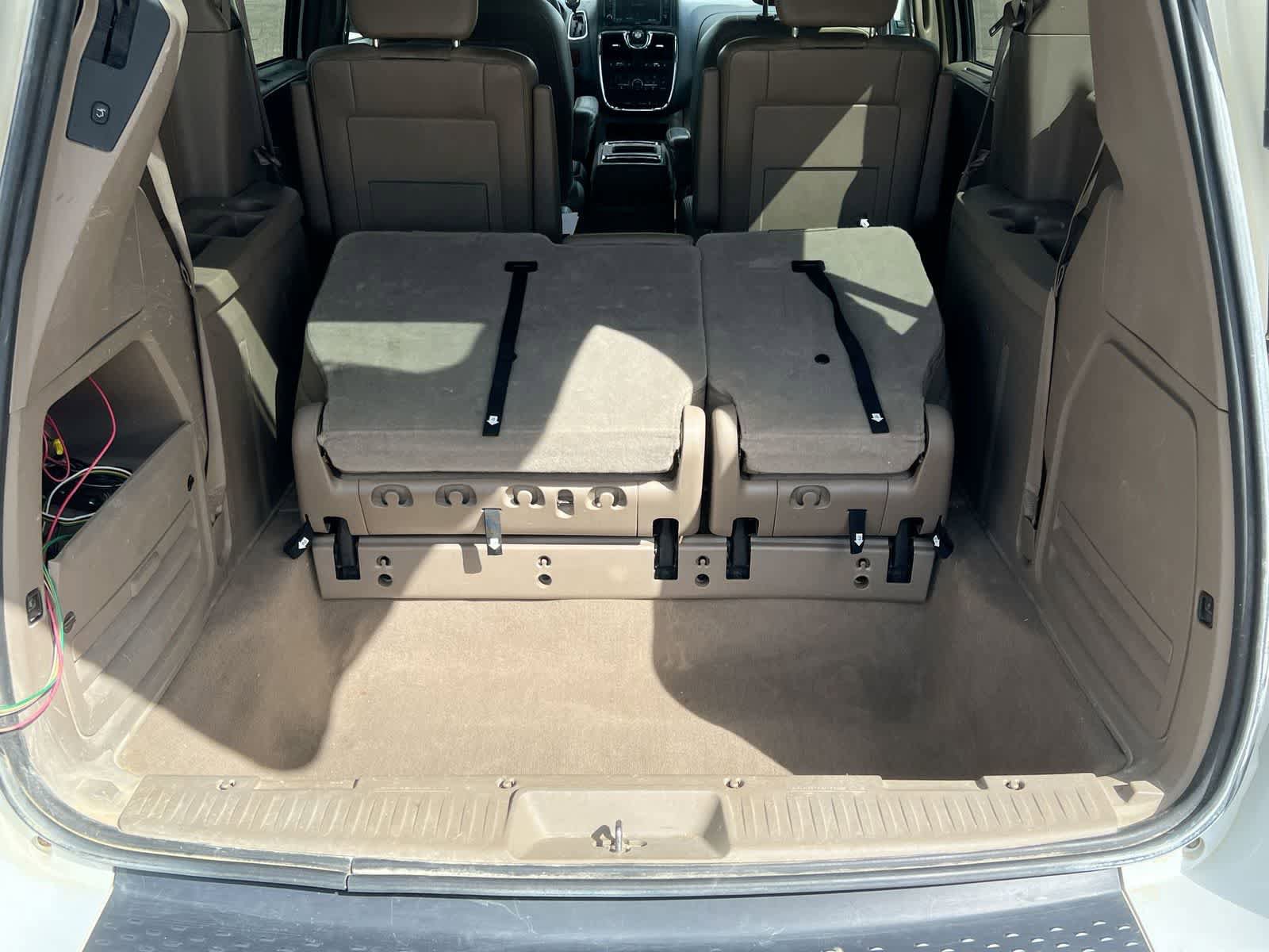 Used 2015 Chrysler Town & Country Touring-L w/ Driver Convenience Group FWD image 32
