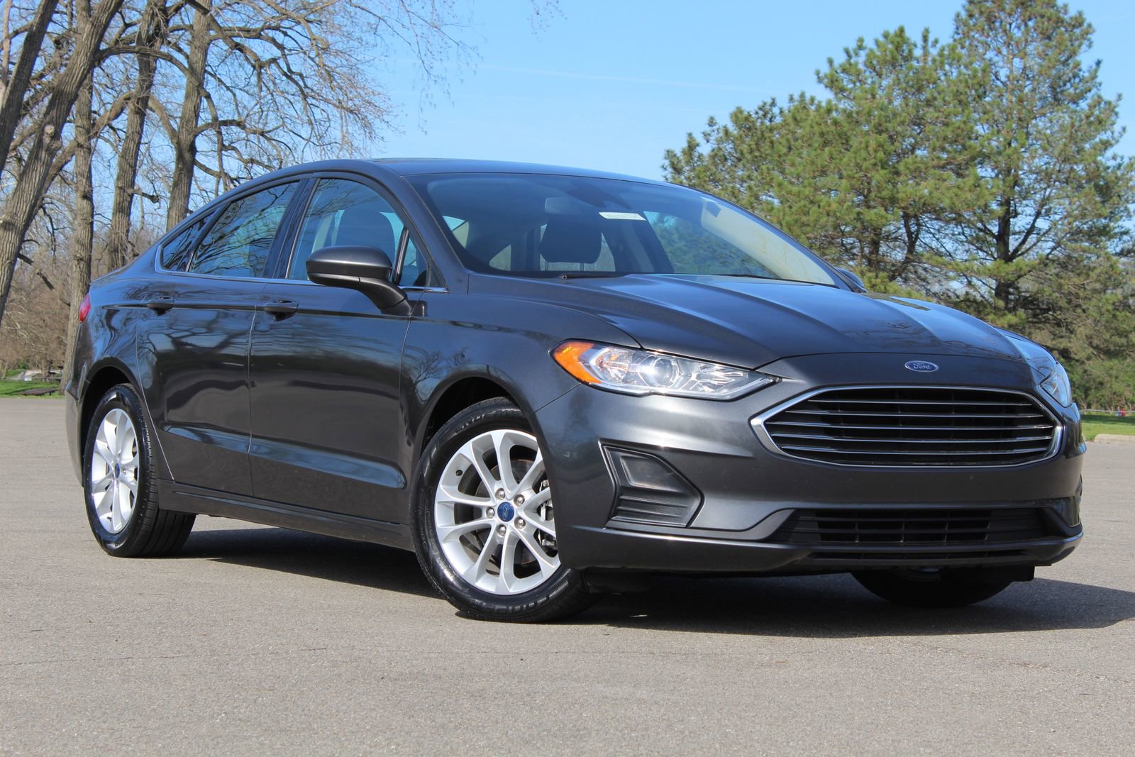 Used 2020 Ford Fusion SE image 1