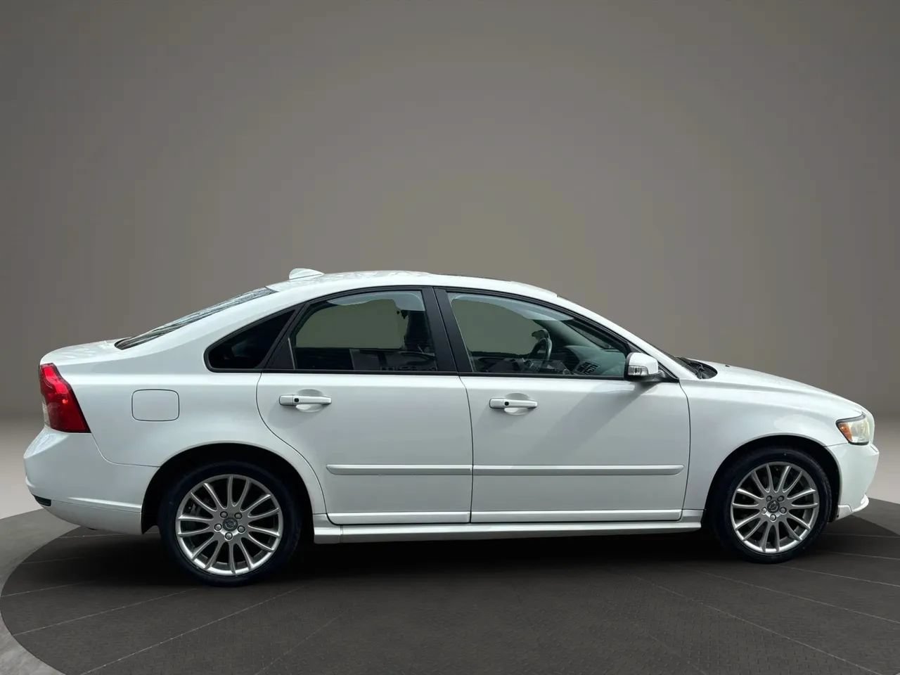 Used 2010 Volvo S40 2.4i FWD image 4