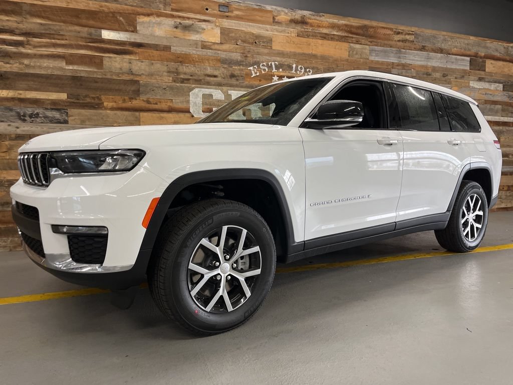New 2025 Jeep Grand Cherokee L Limited w/ Trailer Tow Package AWD/4WD image 17