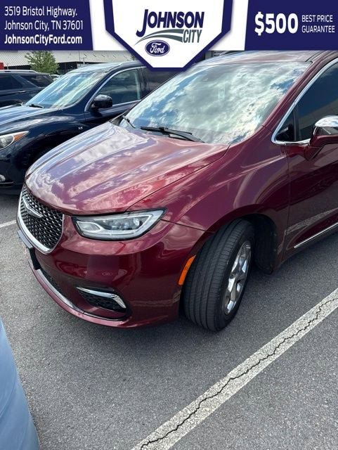 Used 2021 Chrysler Pacifica Limited w/ Uconnect Theater Family Group AWD/4WD image 3