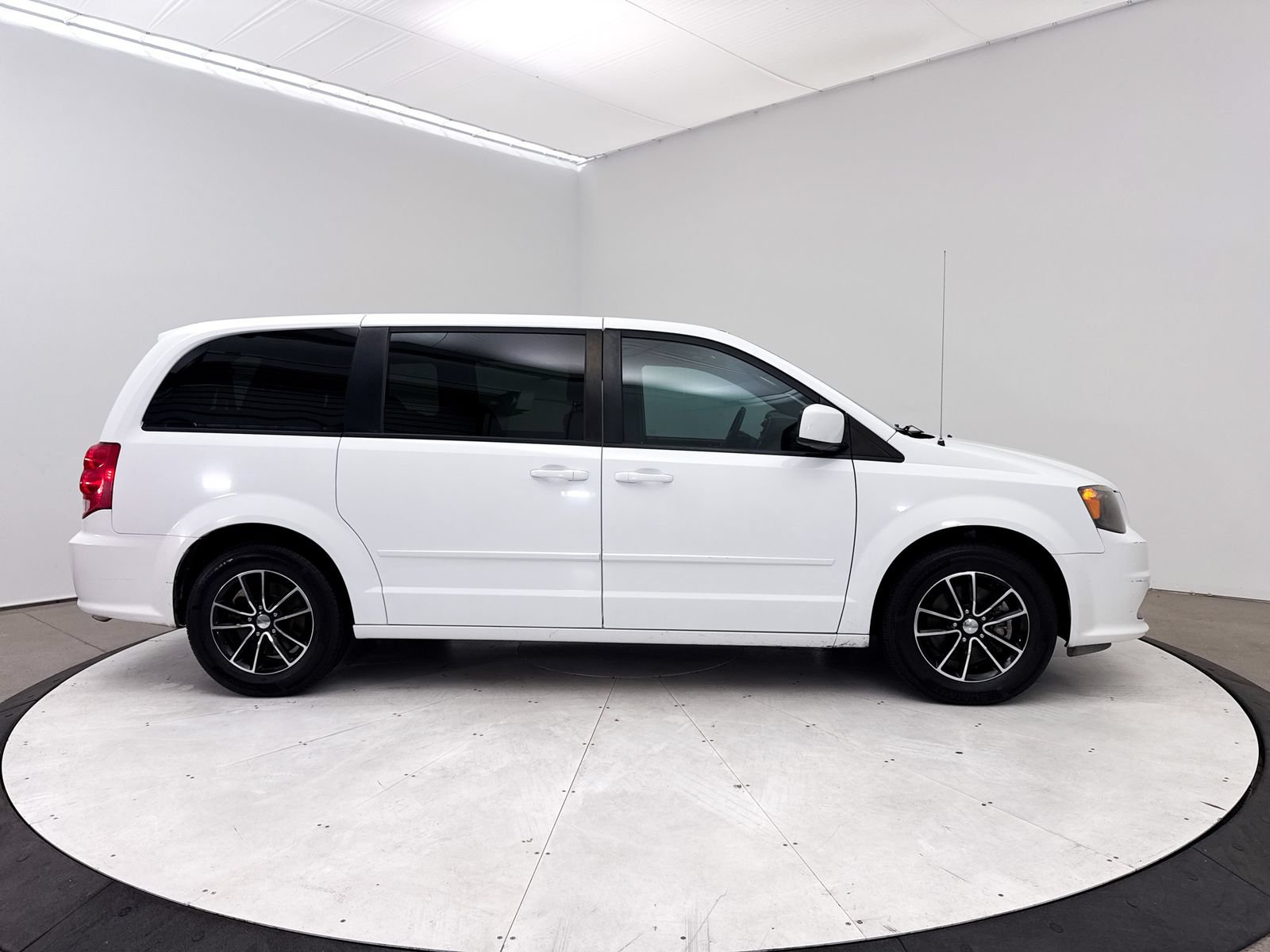 Used 2017 Dodge Grand Caravan SE FWD image 30