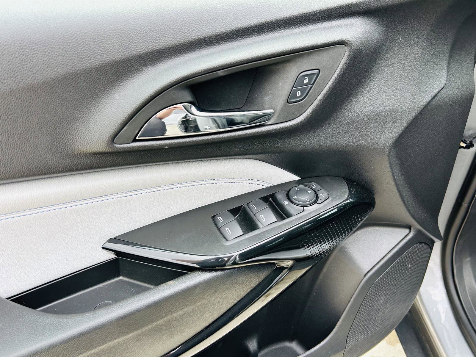 Used 2025 Chevrolet Trax LT w/ Driver Confidence Package image 12