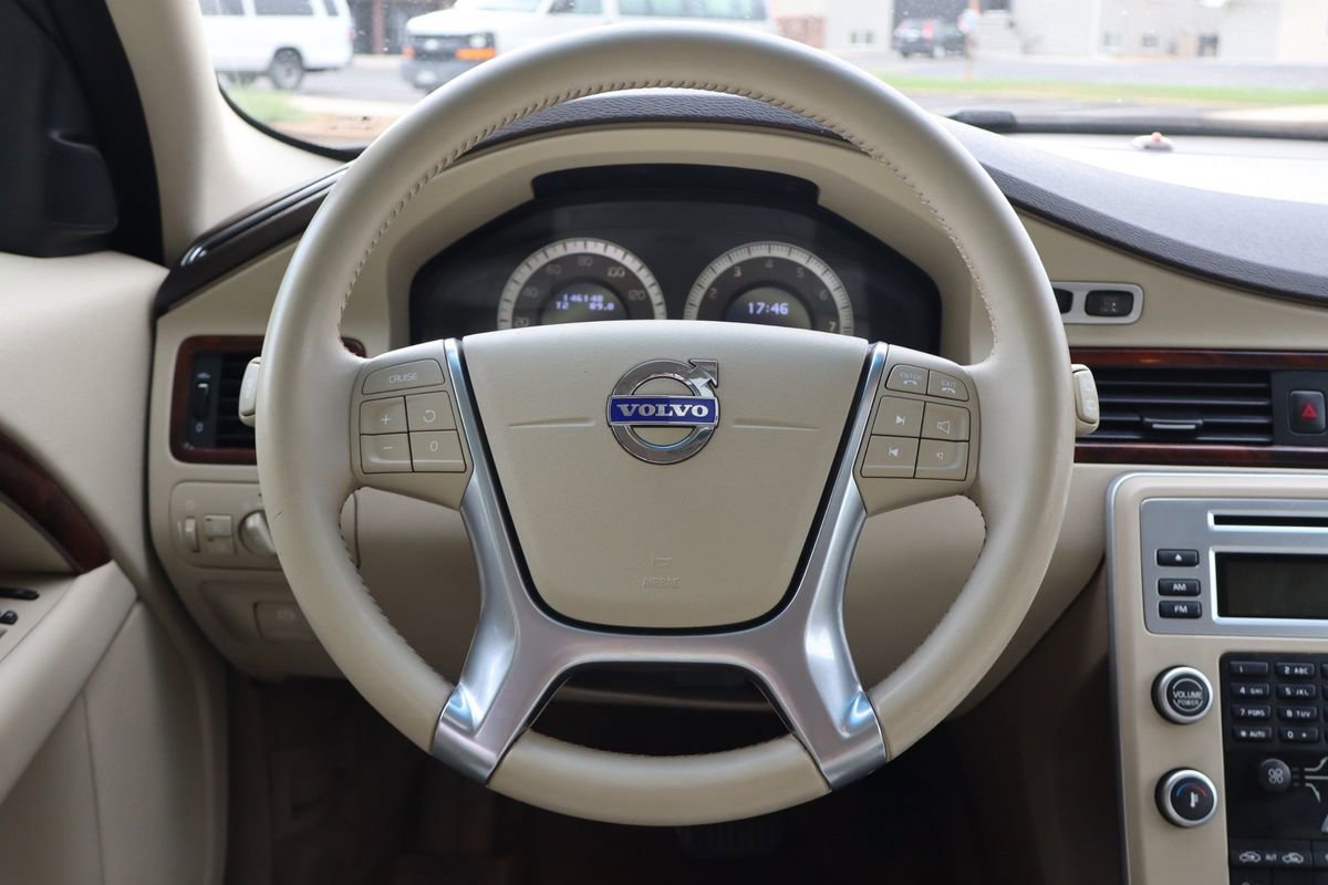 Used 2011 Volvo XC70 T6 image 18