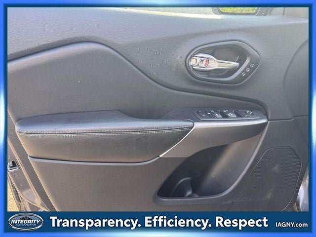 Used 2022 Jeep Cherokee Limited w/ Mopar Interior Package AWD/4WD image 15