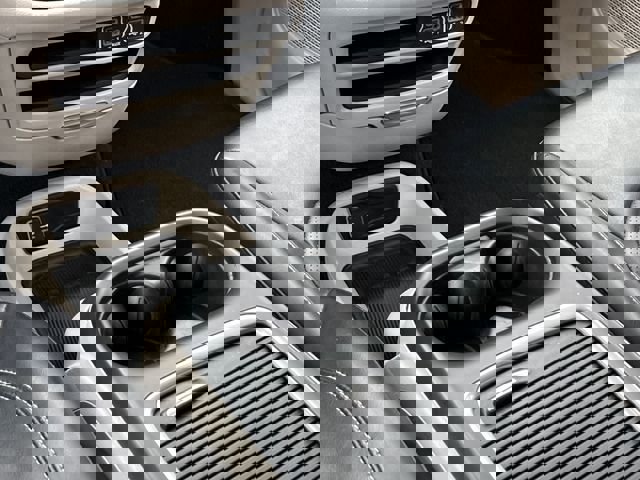 Used 2023 Chrysler Pacifica Touring-L image 15