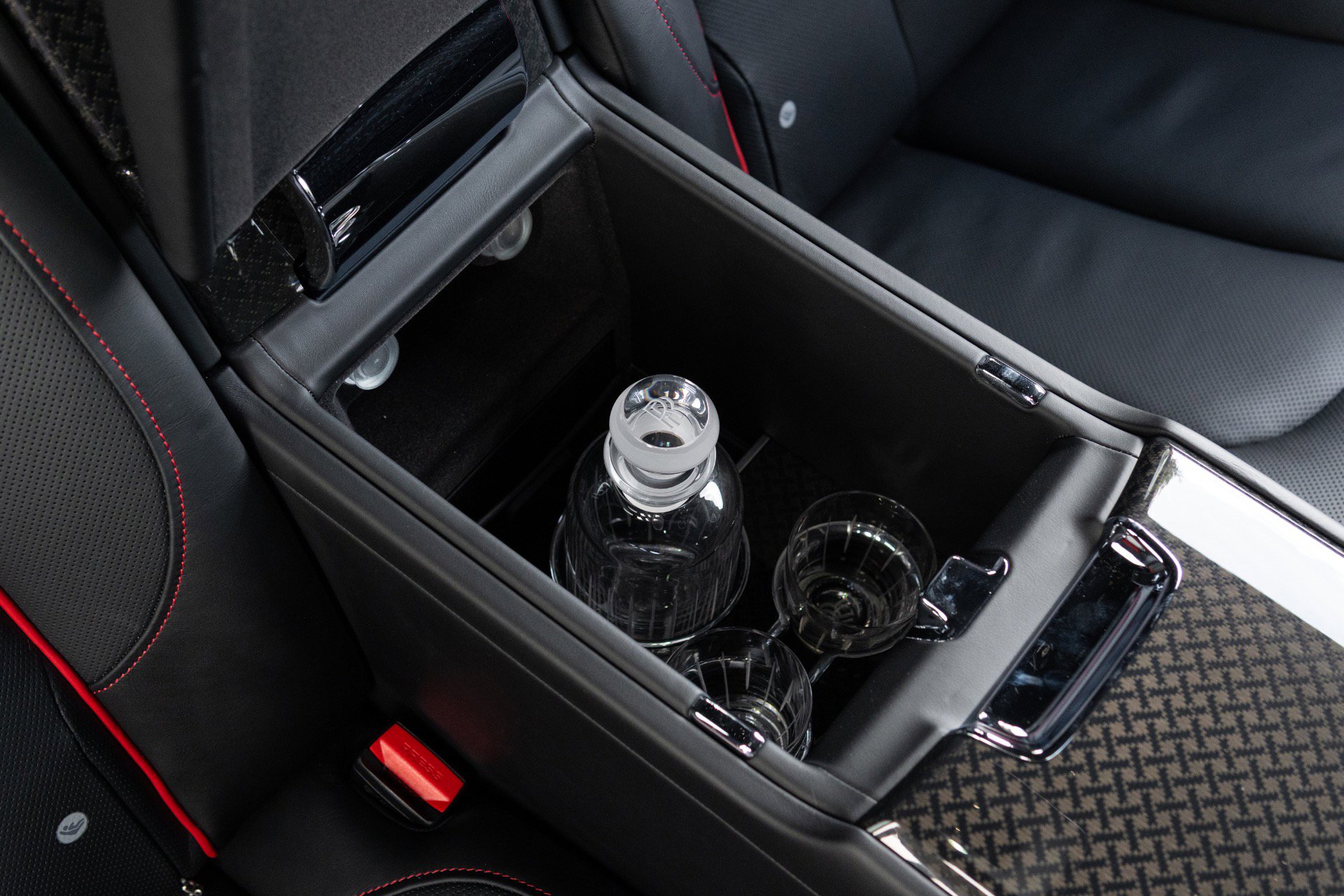 Used 2022 Rolls-Royce Cullinan Black Badge w/ Dark Exterior Package AWD/4WD image 70