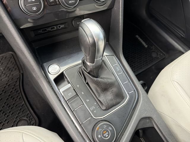 Used 2019 Volkswagen Tiguan SE w/ Panoramic Sunroof Package image 21