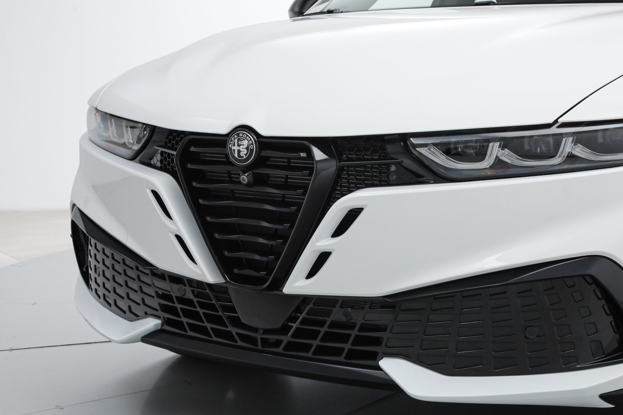 New 2026 Alfa Romeo Tonale w/ Active Assist Package AWD/4WD image 9