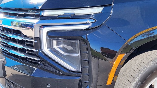 Used 2025 Chevrolet Suburban LT image 11