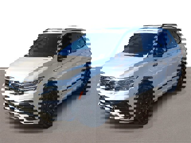 Certified 2024 Volkswagen Tiguan SE R-Line image 2