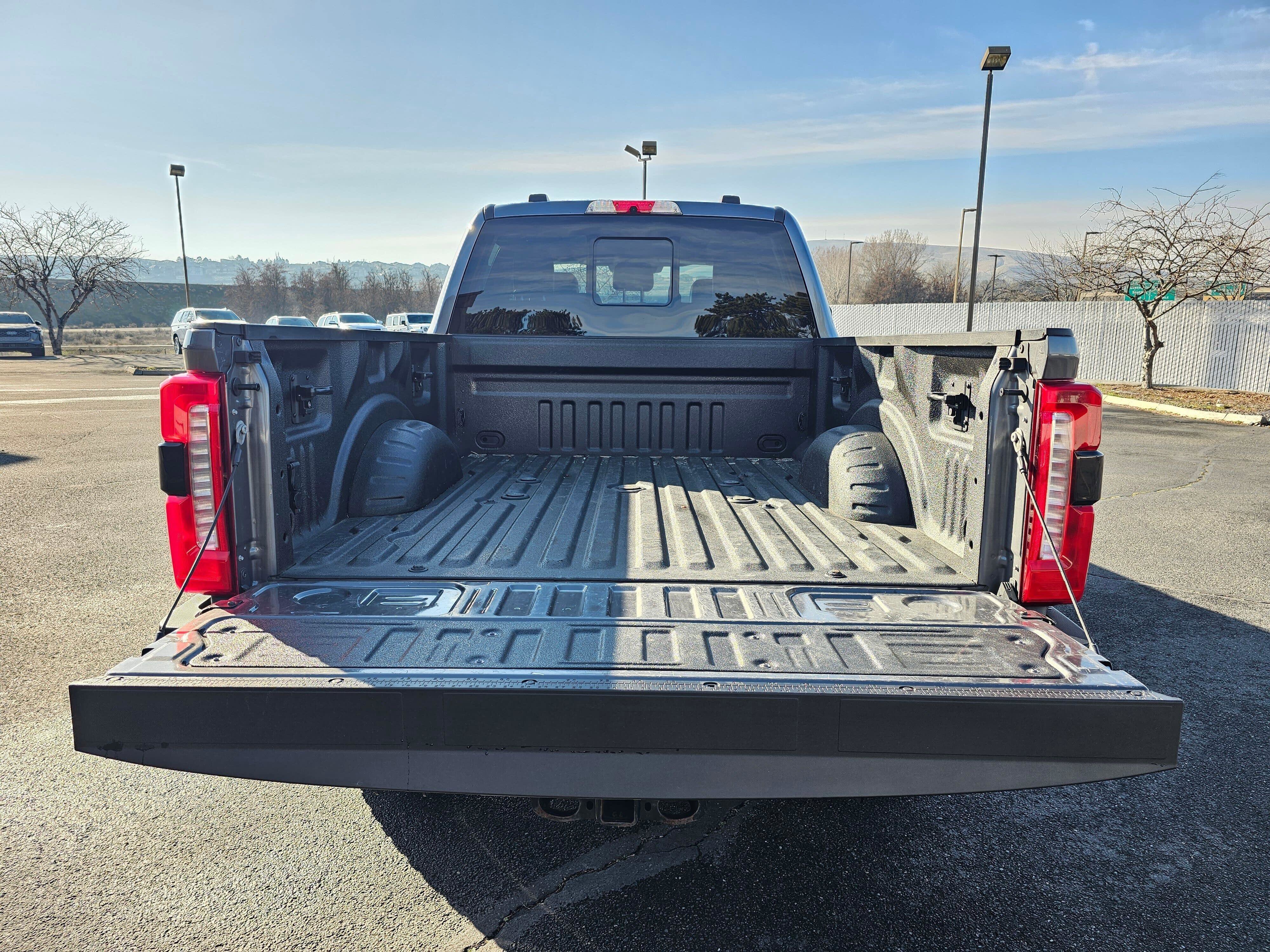 Used 2023 Ford F350 Lariat image 31