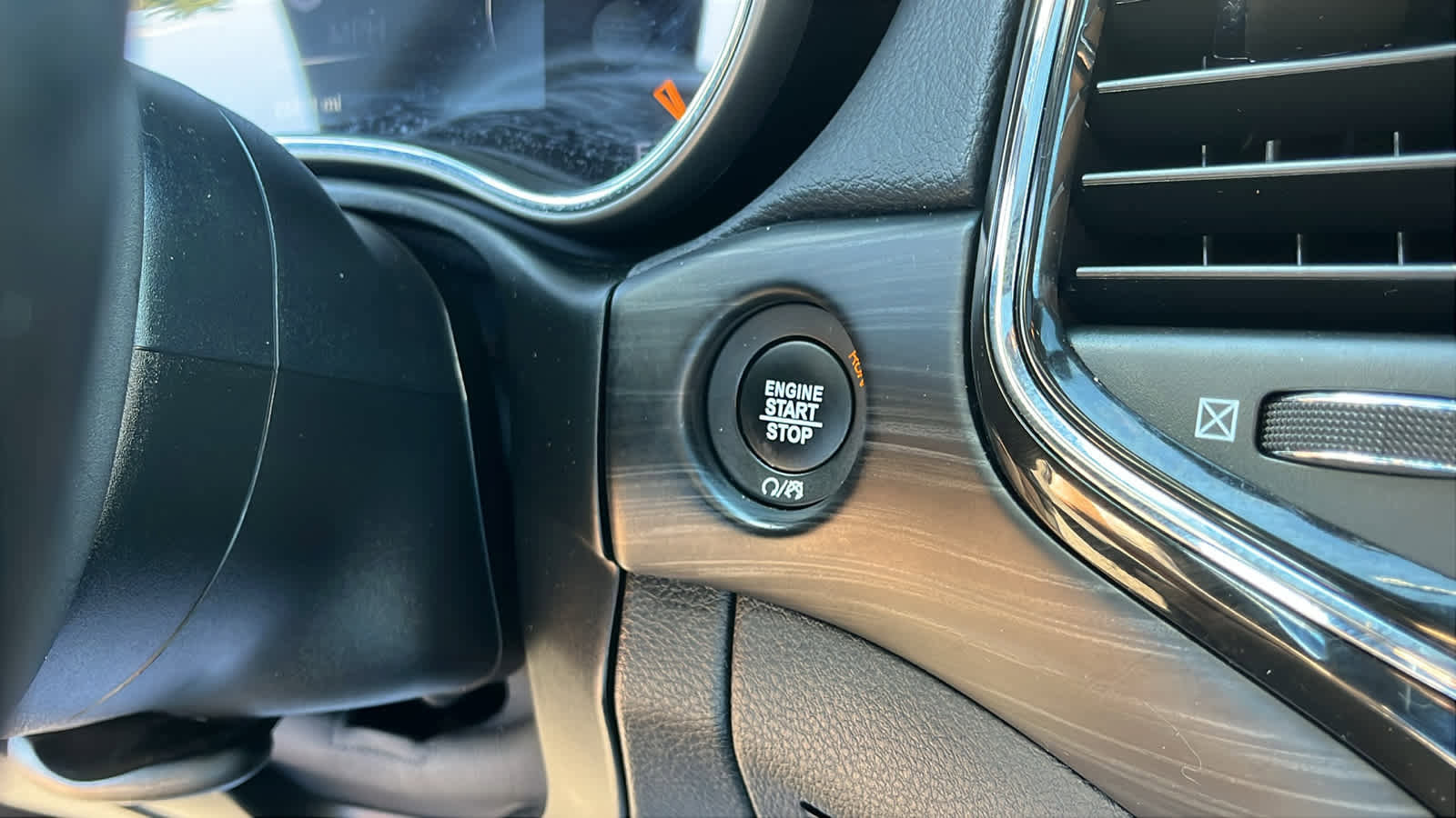 Used 2021 Jeep Grand Cherokee Laredo X AWD/4WD image 21