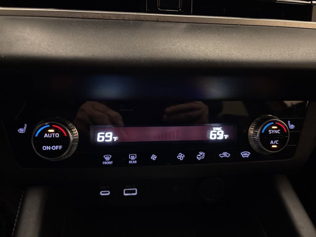 Used 2024 Mitsubishi Outlander SE image 20