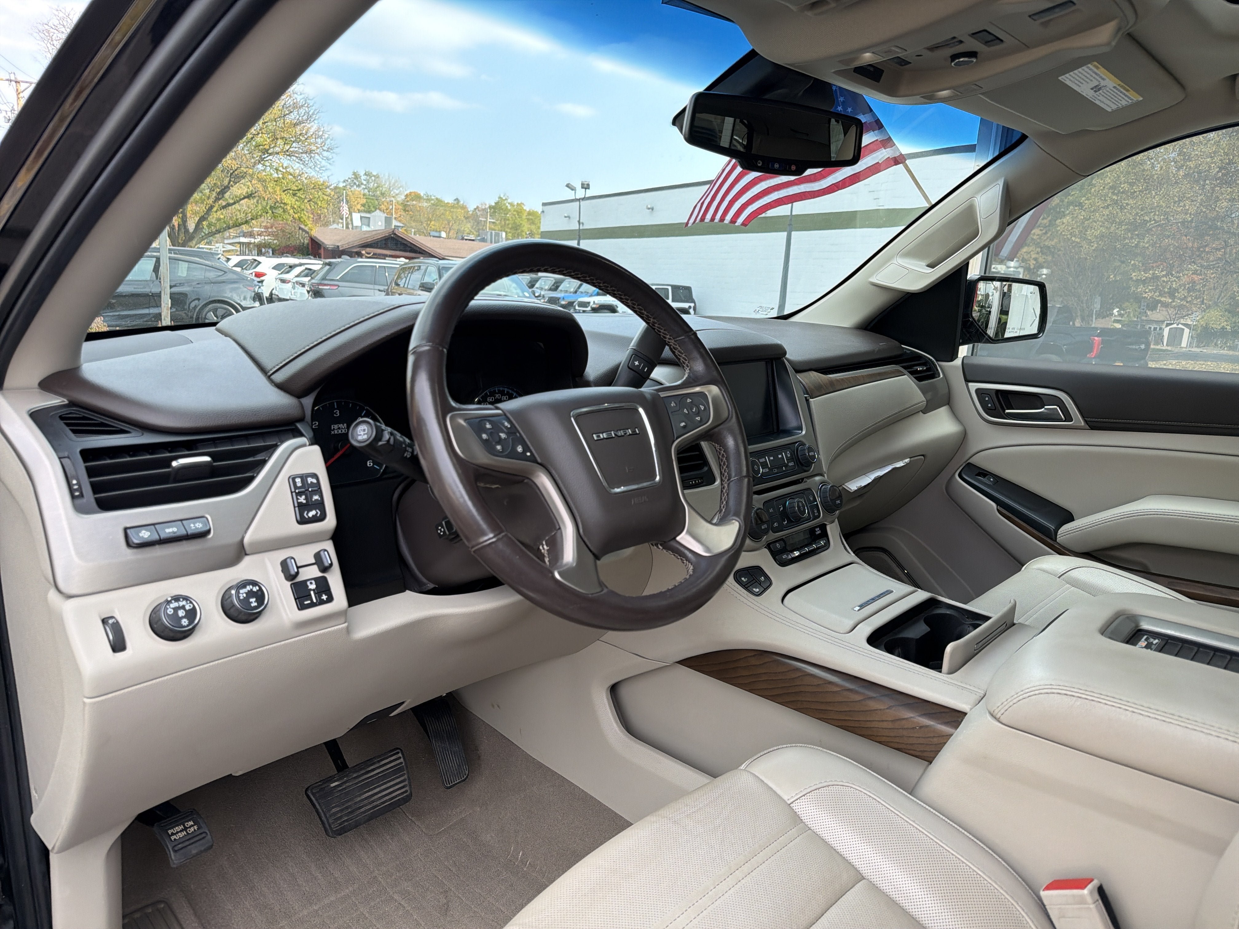 Used 2019 GMC Yukon Denali w/ Denali Ultimate Package AWD/4WD image 8