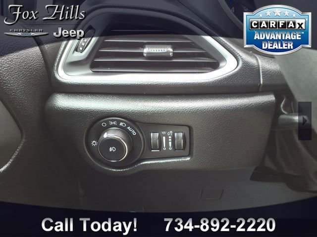 Used 2026 Chrysler Pacifica Select image 17