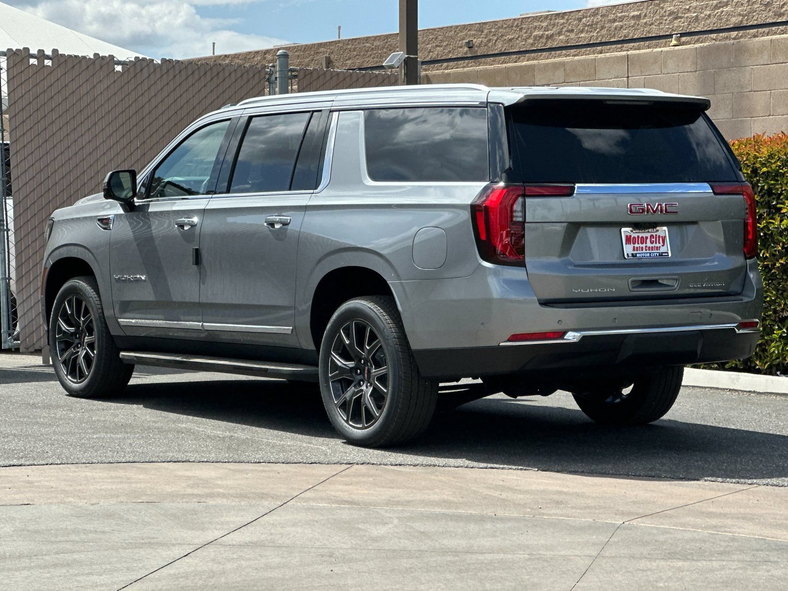 New 2026 GMC Yukon XL Elevation w/ Elevation Premium Package AWD/4WD image 6