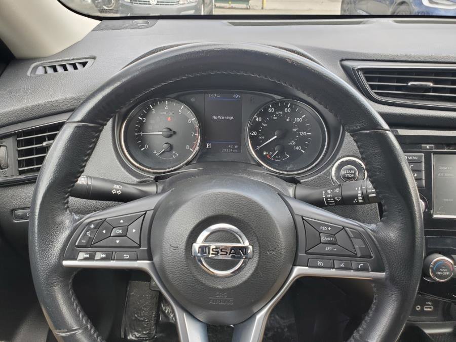 Used 2018 Nissan Rogue SV image 16