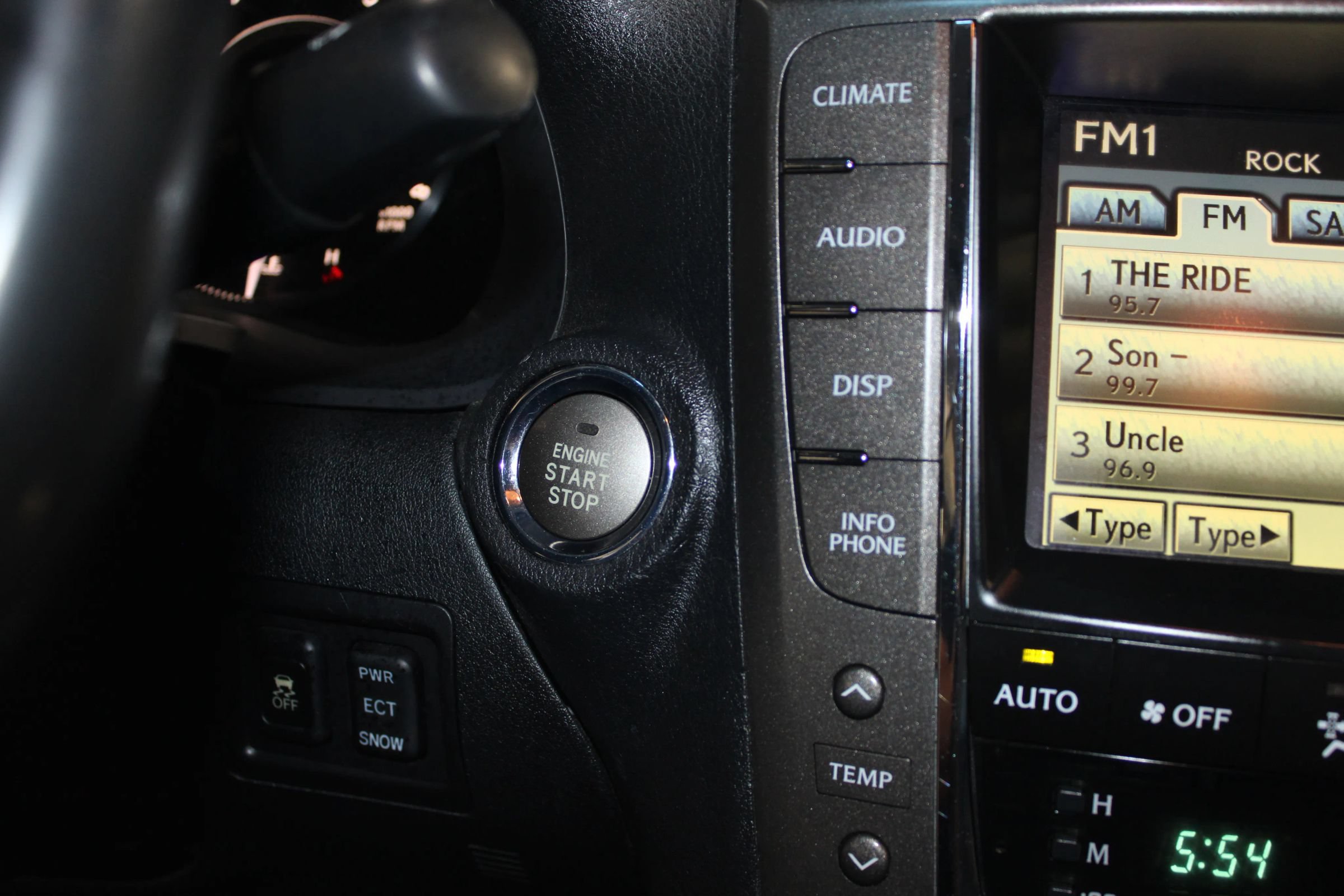 Used 2010 Lexus IS 350C w/ Luxury Pkg RWD image 17