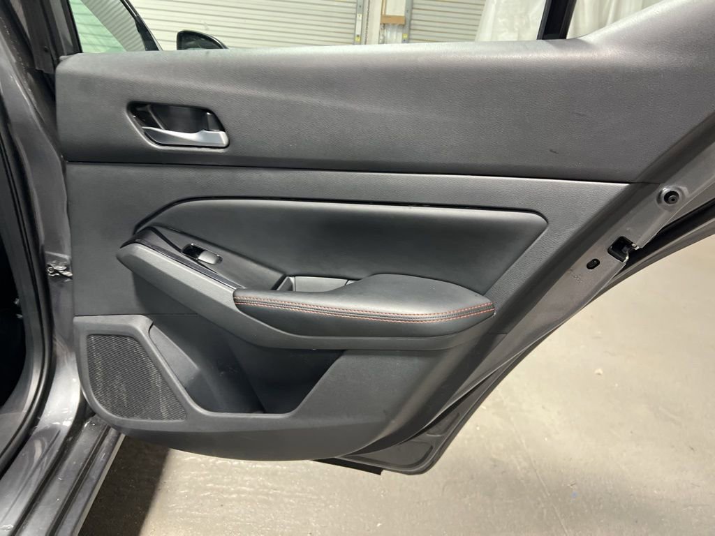 Used 2025 Nissan Altima 2.5 SR image 12