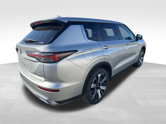 Used 2025 Mitsubishi Outlander AWD image 6