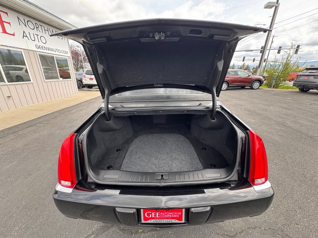 Used 2010 Cadillac DTS Limousine FWD image 20