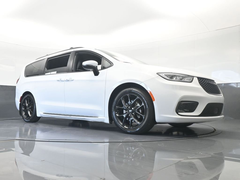 Used 2023 Chrysler Pacifica Touring-L w/ S Appearance Package image 65