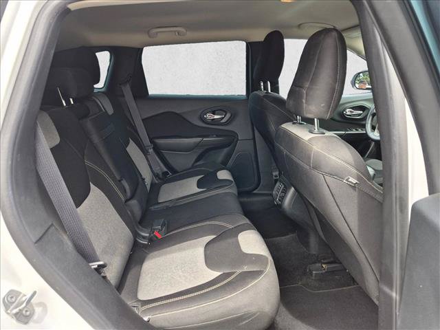 Used 2015 Jeep Cherokee Sport w/ Sport Appearance Group FWD image 17