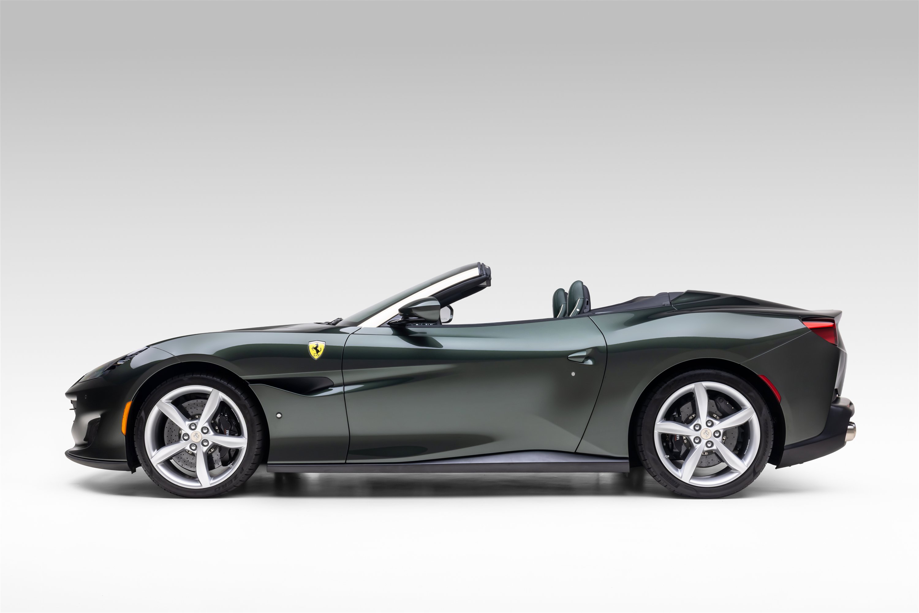 Certified 2019 Ferrari Portofino RWD image 7
