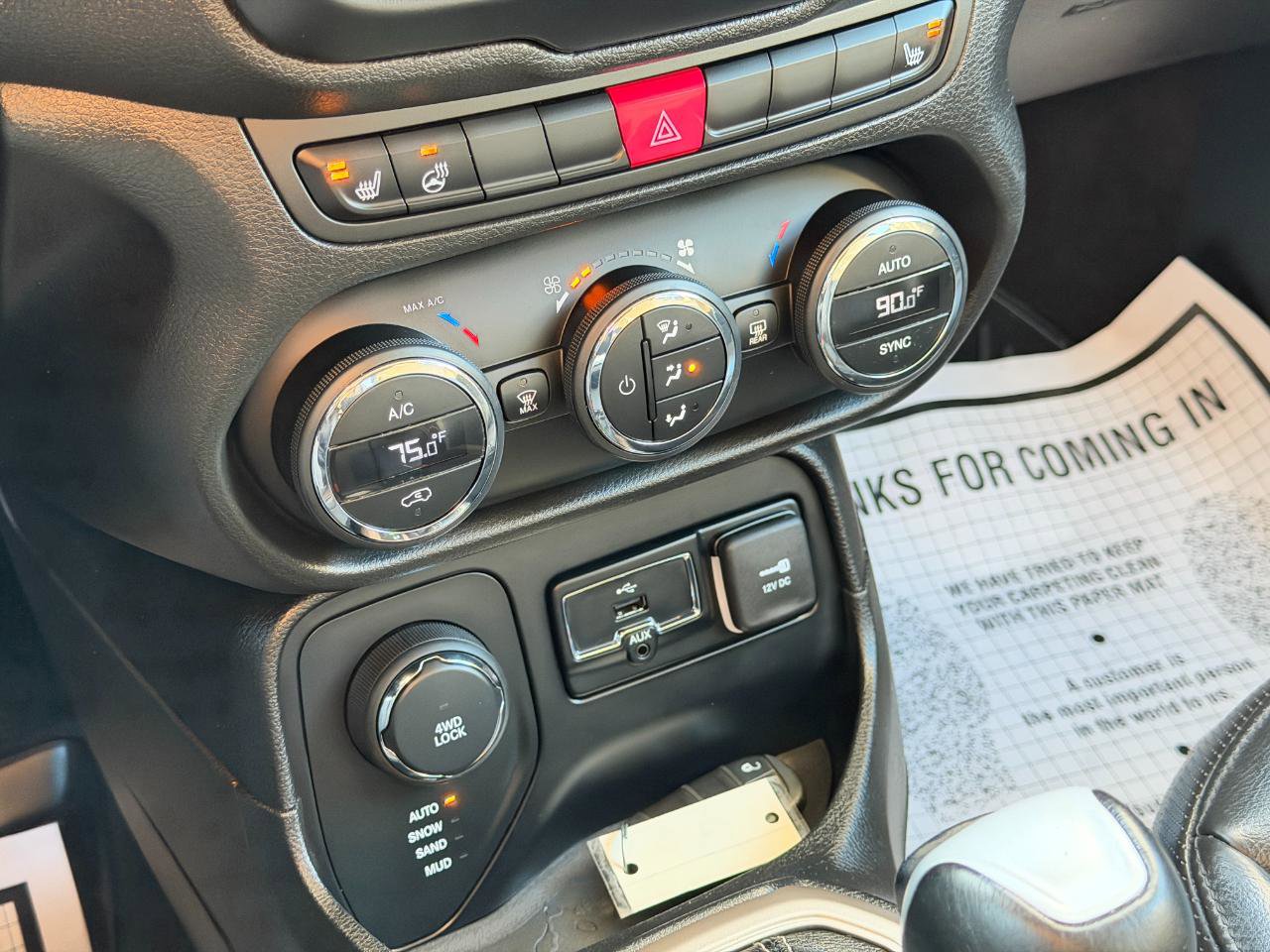 Used 2015 Jeep Renegade Limited AWD/4WD image 23