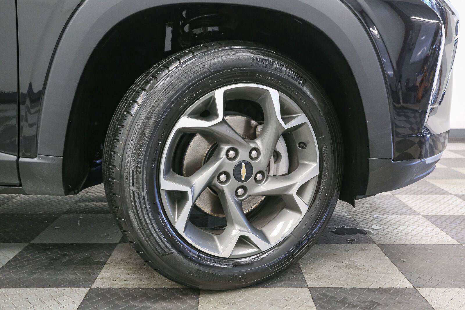 Used 2025 Chevrolet Trax LT FWD image 15