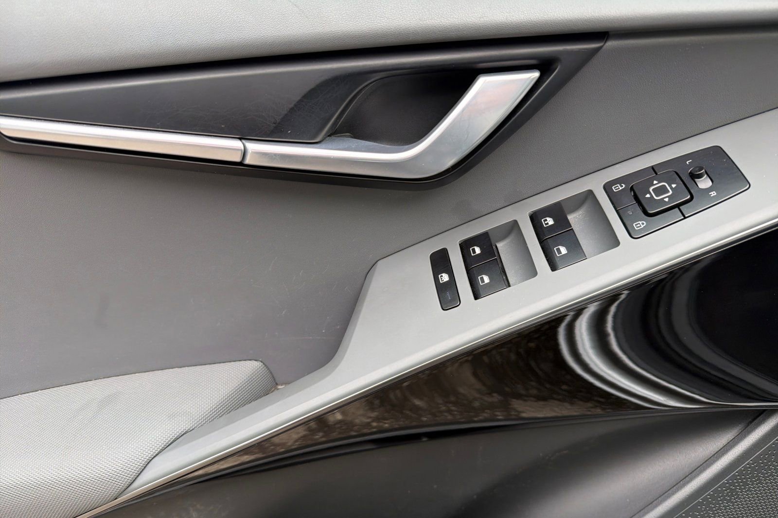 Used 2023 Kia Niro EX FWD image 11